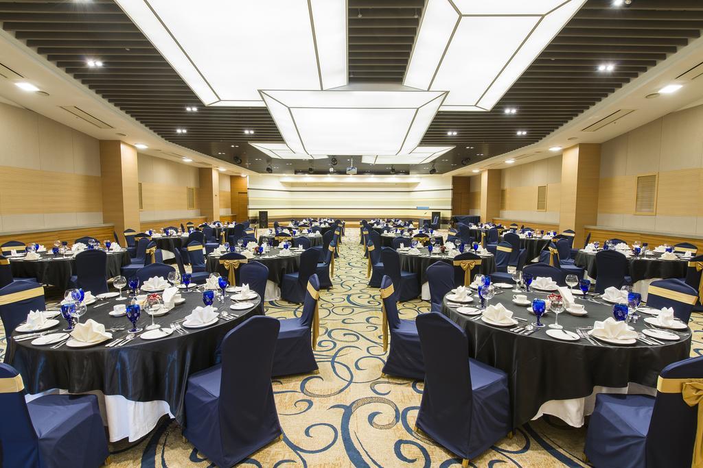 โรงแรมเบสต์ เวสเทิร์น พรีเมียร์ แอร์พอร์ต 4*